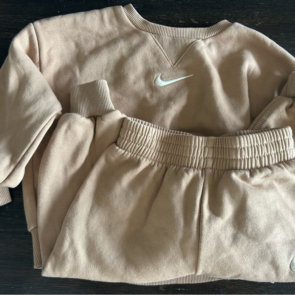 Nike Beige Taupe Swoosh Sweatshirt & Sweatpants Set (Hemp)